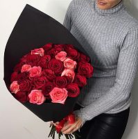 Розы в стильной упаковке купить за 1 245 грн.