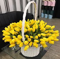 Композиция Грация желтых тюльпанов купить за 5 350 грн.