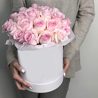 Голландские розы в коробке купить за 1 875 грн.